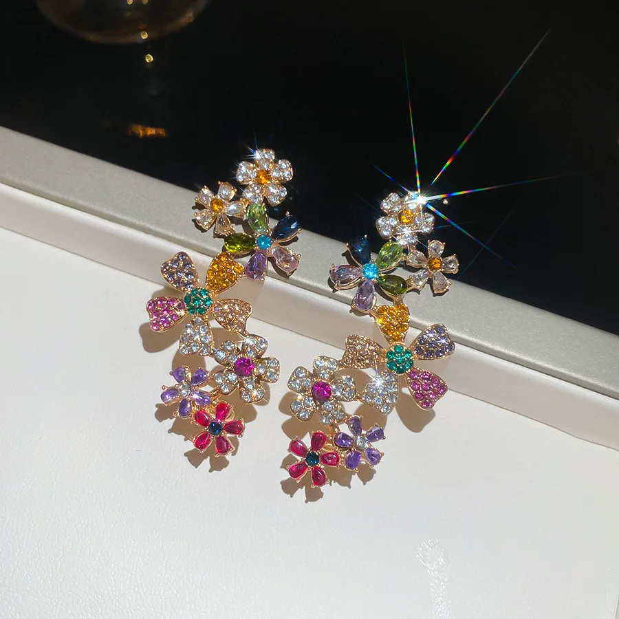 Exquisite Zirkon-Ohrringe für Damen, modisch, bunt, Strass-Blumen, Ohrclips ohne Ohrlöcher, Hochzeit, Party, Ohrringe, Geschenk