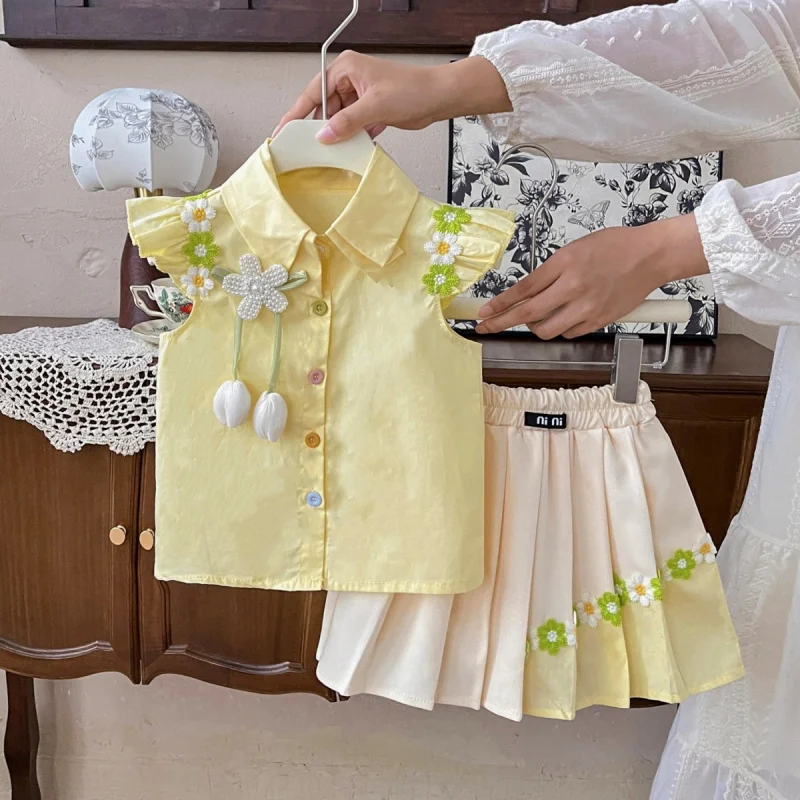 

Set of Stylish and Trendy Short Sleeve Shirts for Girls+Trendy and Stylish Pleated Skirt Refreshing Girl Two-Piece Set