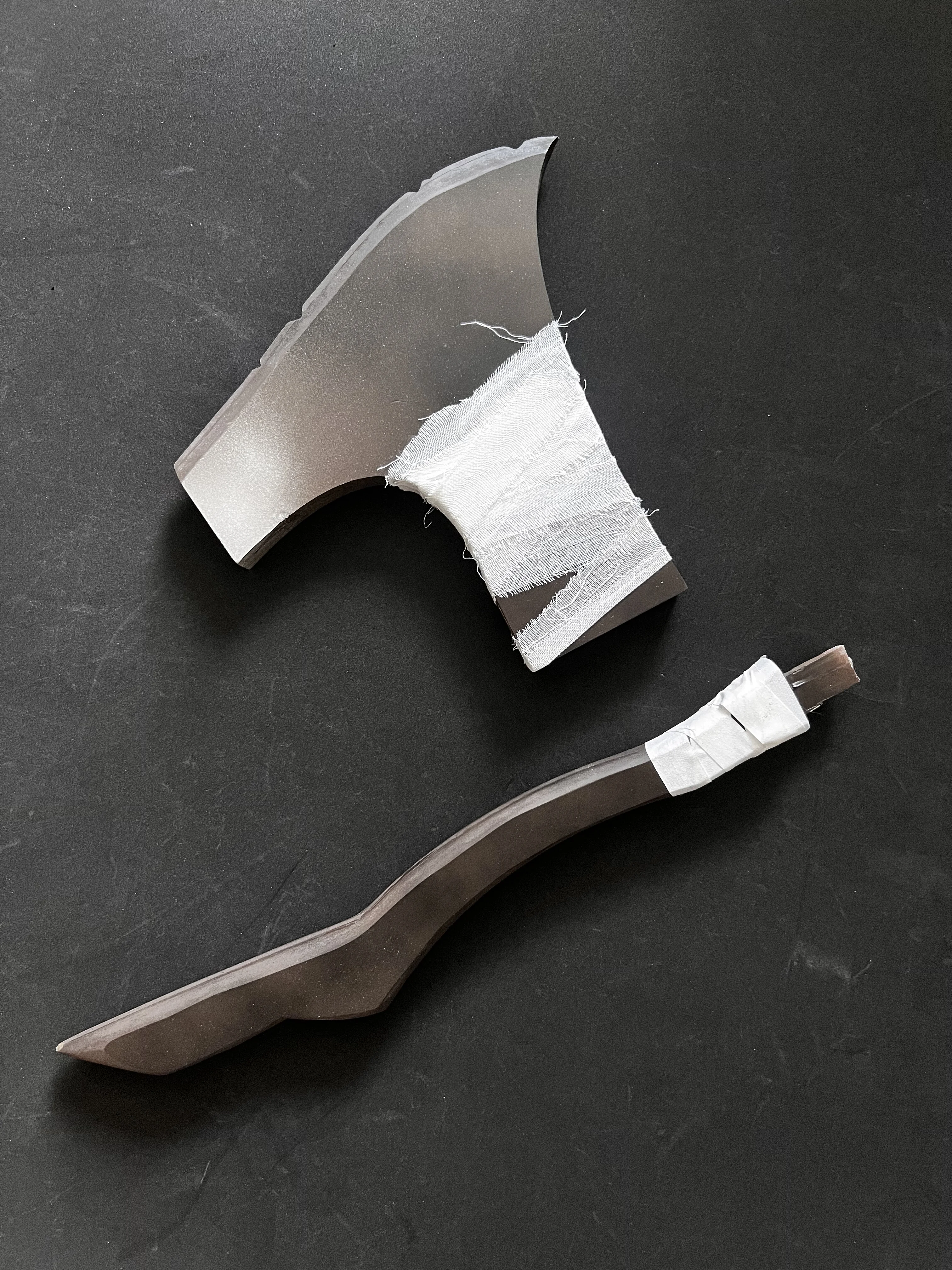 فأس روبى وايت من لعبة Identity - مراجعة Cosplay Prop Axe وسعره