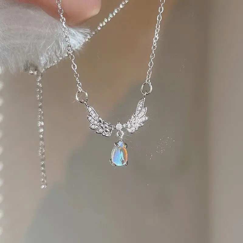 Light Luxury Angel Wings Pendant Necklace Ladies Fashion Exquisite Moonstone Collarbone Necklace Delicate Wedding Jewelry