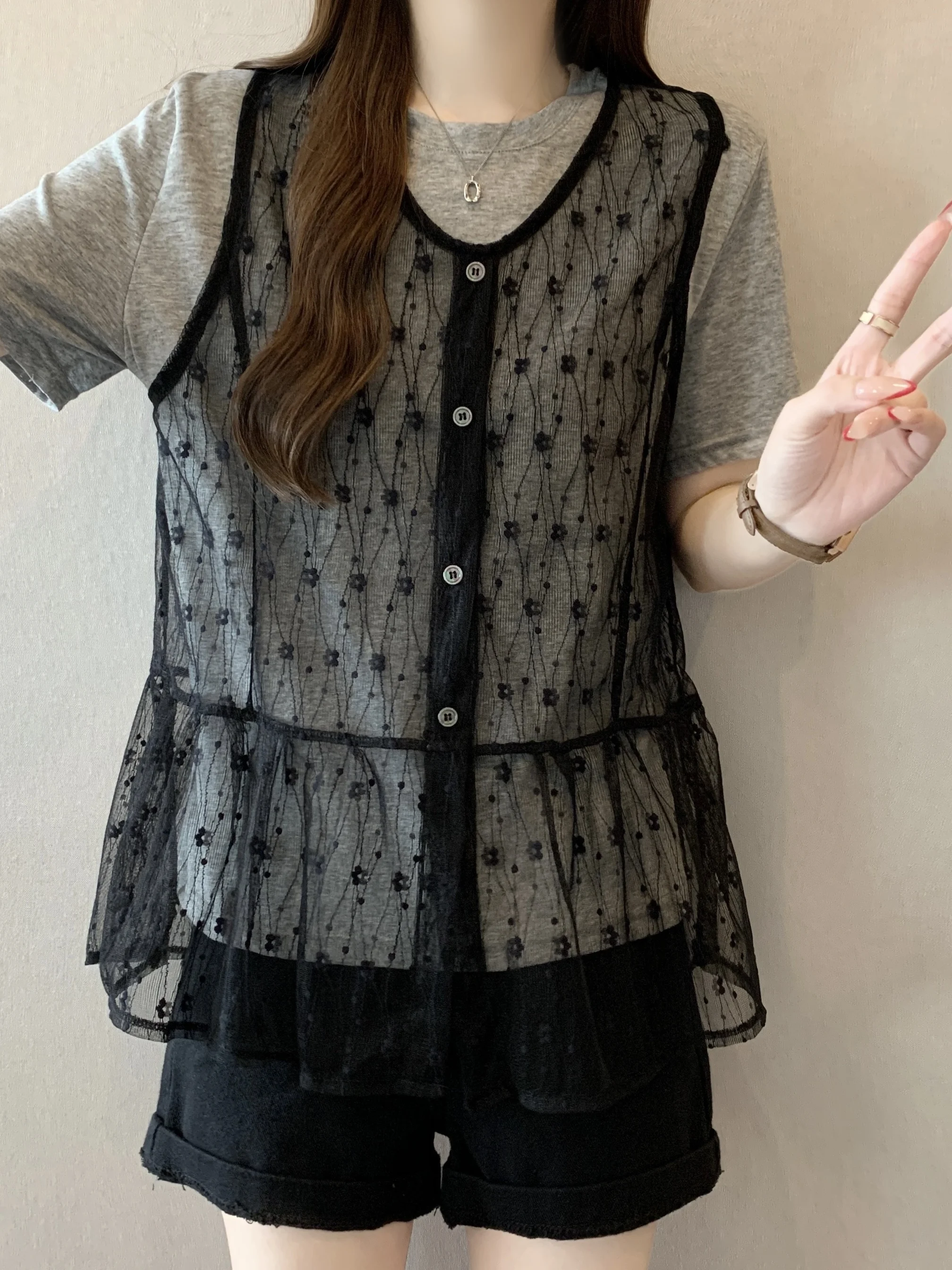 

plus Size Women's round Neck Short Sleeve T-Shirt Lace Vest Set Summer Casual Style Breathable Comfortable High Waist Shorts