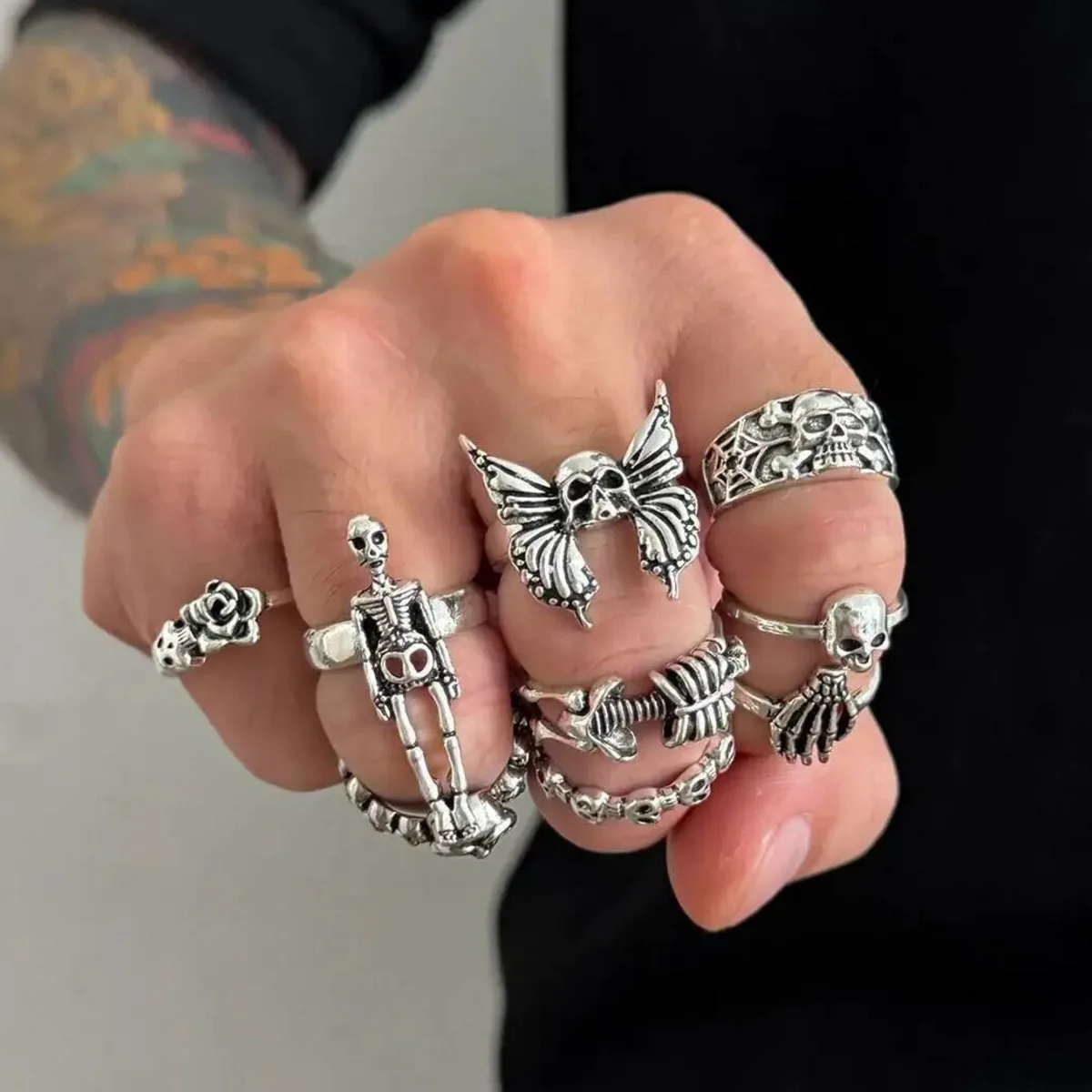 

KunJoe 9 Pcs/Set Gothic Skeleton Ghost Head Skull Claw Ring for Men Punk Irregular Stackable Open Ring Halloween Jewelry Gift