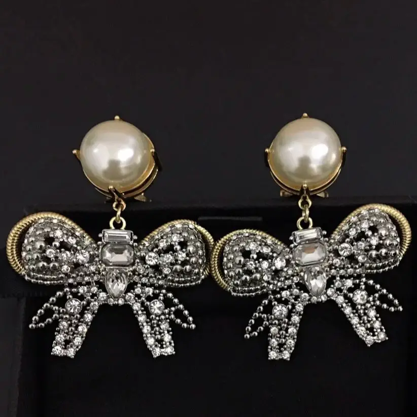 

Женские серьги-клипсы в стиле ретро