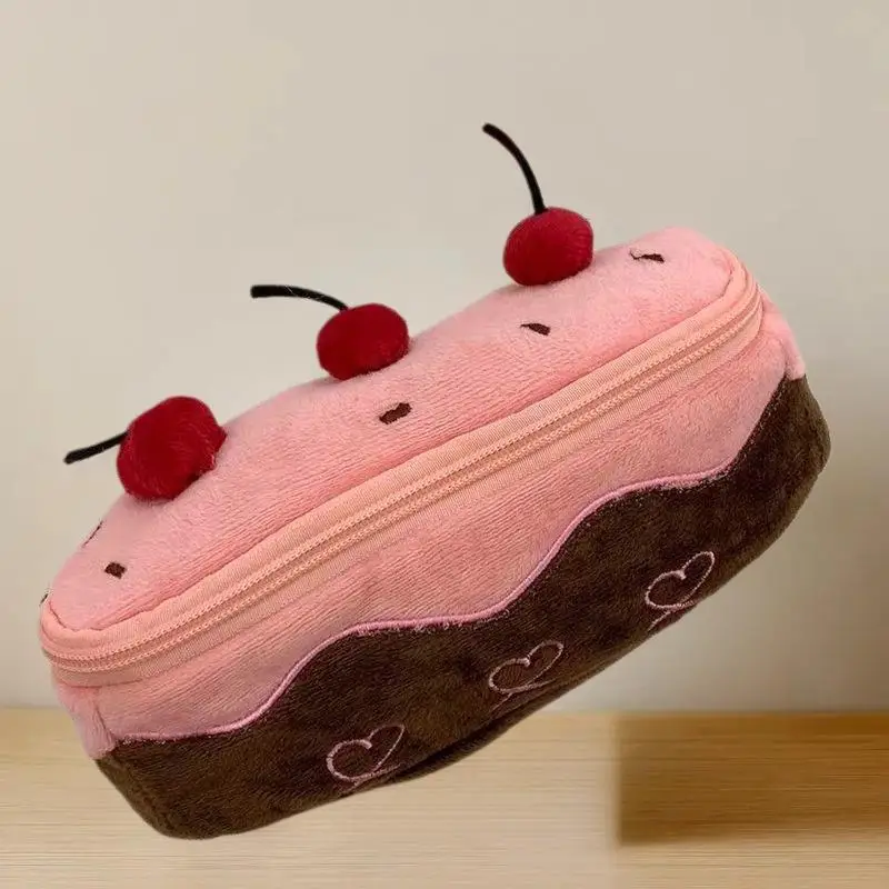 ตุ๊กตาดินสอ Kawaii เชอร์รี่เค้กออกแบบปากกากระเป๋า Fuzzy Organizer กระเป๋าสําหรับสาวโรงเรียนเครื่องเขียน