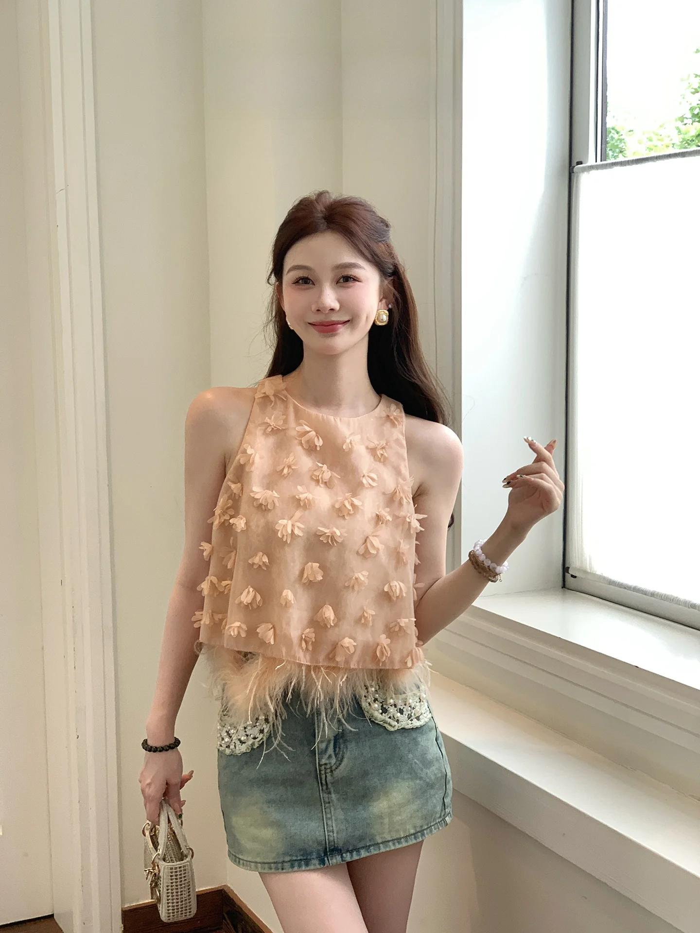 

Женский топ-жилет с ремешками из страусиных перьев для ранней осени, с цветочным принтом и надписями, приталенный, из полиэфирного волокна, для повседневной носки.