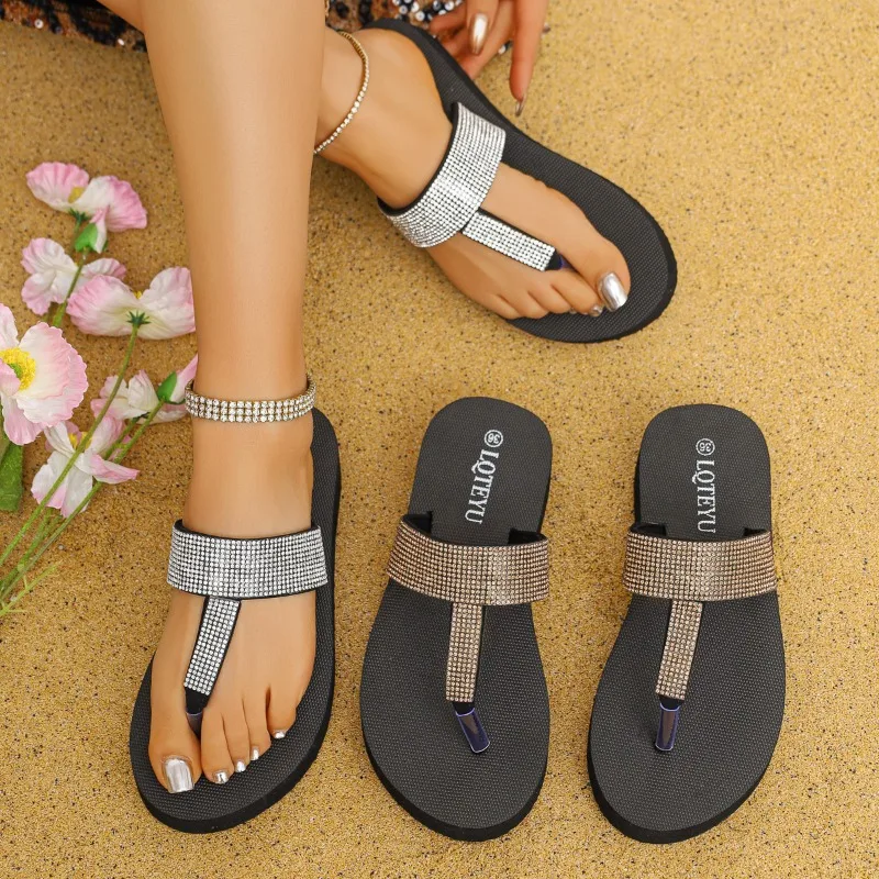 

Women Summer Thick Soled Slippers 2026 New Luxury Crystal Decor Clip Toe Flat Female Shoes Fashion Lightweight Comfort Sandals