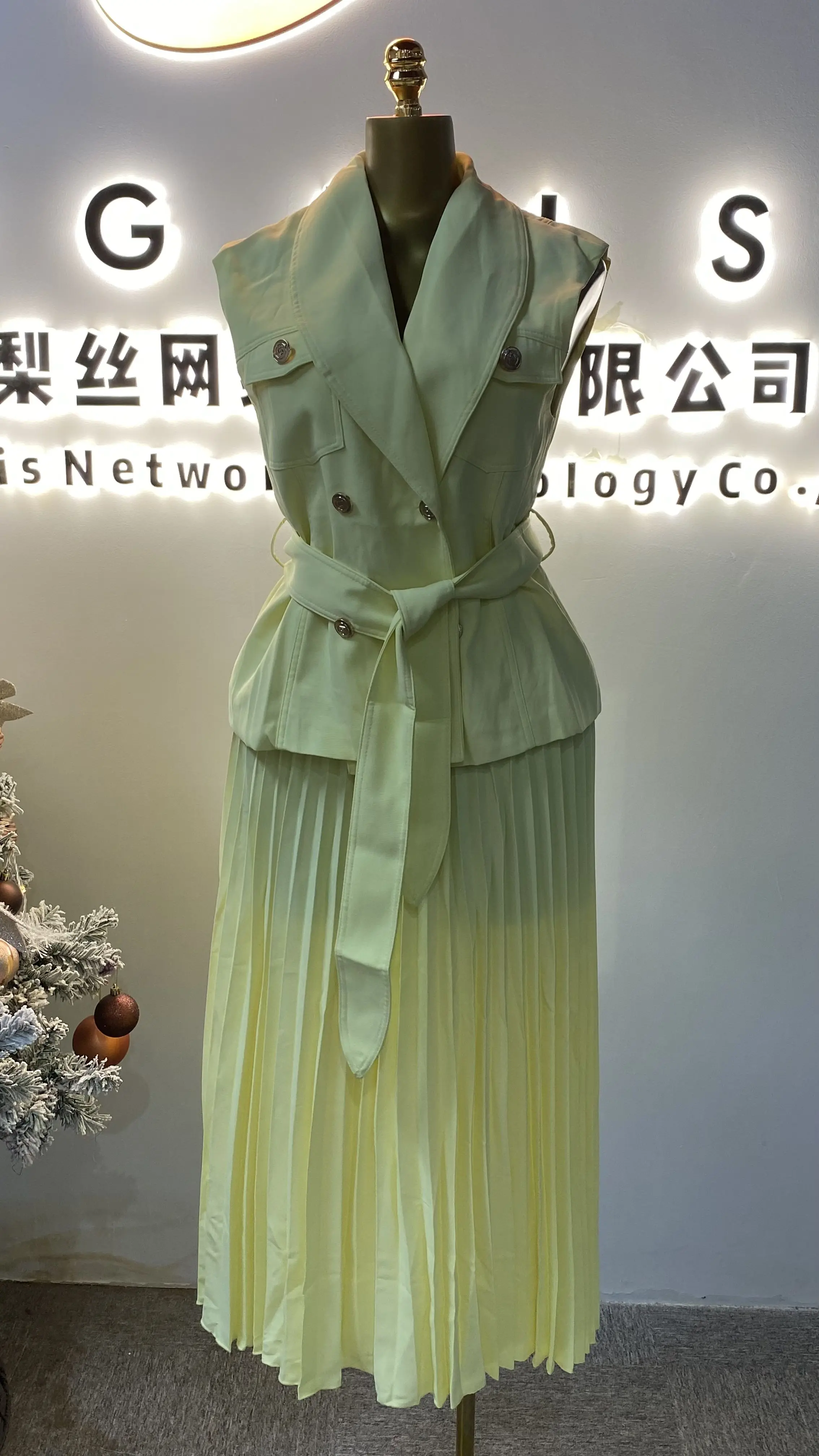 

Latest design long dress, women's casual elegant solid color long sleeve V-neck pleated skirt, women's office dress-GZXX134