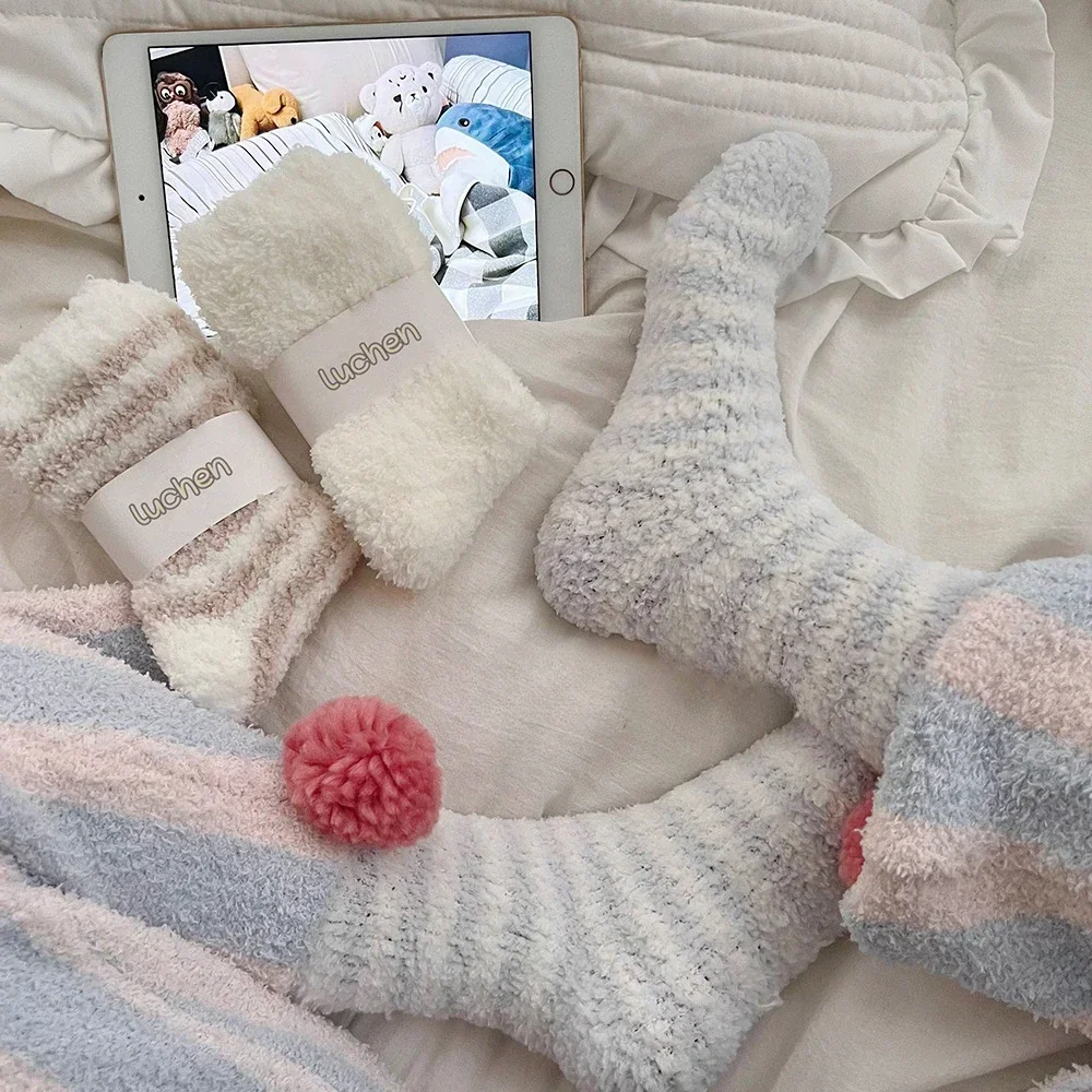 Skarpety w paski Miękkie damskie puszyste skarpetki Grube koralowe aksamitne zimowe ciepłe domowe podłogi frotte Ręcznik Fuzzy Sock Woman Calcetines