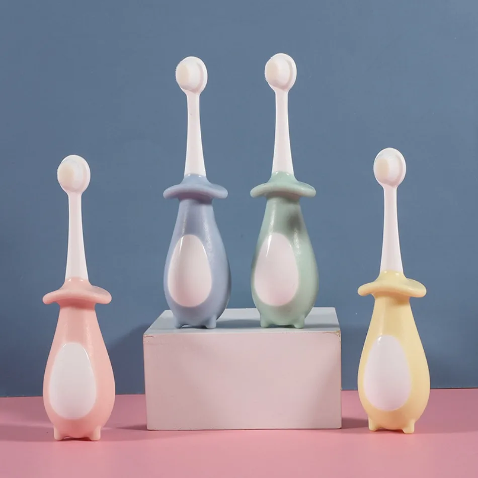 

Children Aged 0-3 Years Old Trained Toothbrush with Soft Material That Does Not Hurt The Skin. Little Penguin Toothbrush