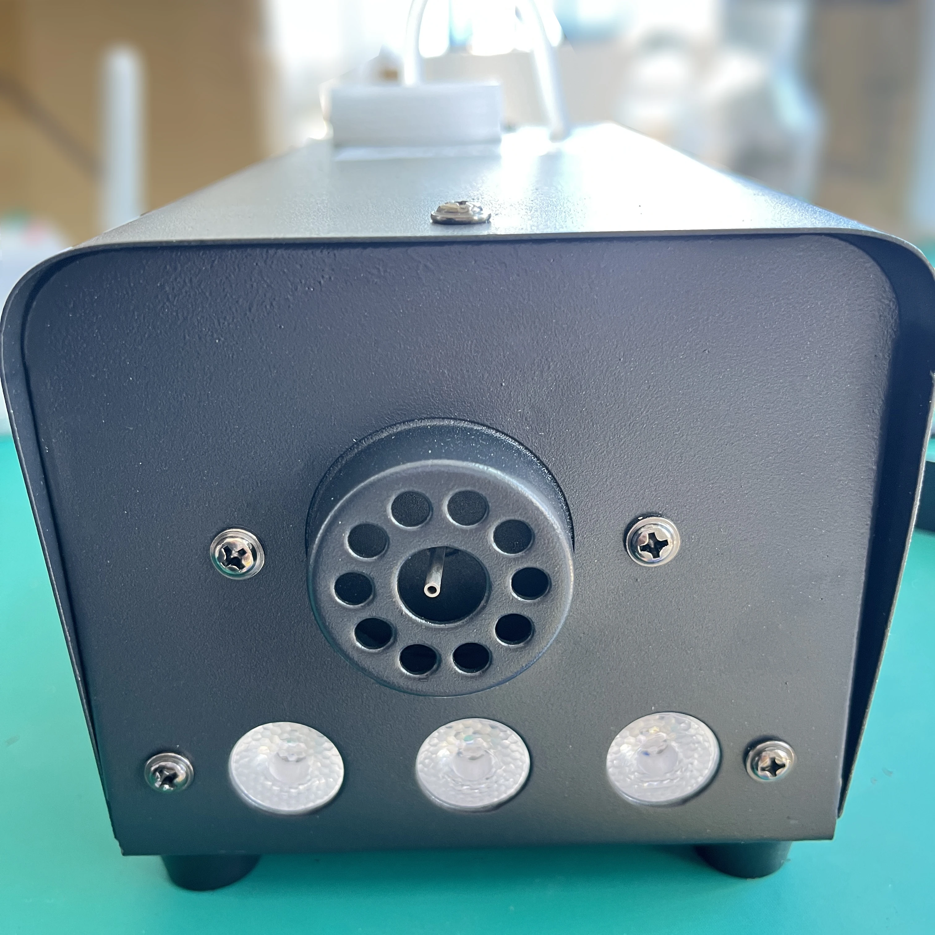 

500W Smoke Machine RGB 3 LED Mixed Color Fog Machine with Remote Control Stage Smoke Ejector for Party DJ Disco Halloween