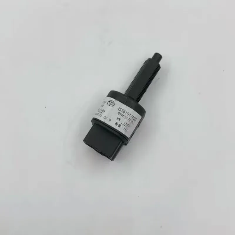1pcs Brake Light Switch Stop Lamp Switch For Brilliance V3 V5 H530 Car Brake Switch Taillight Switch Auto Parts