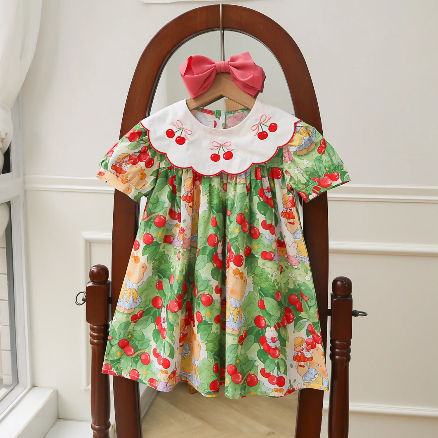 

Girls Dress 2024 Autumn New Fashion Casual Cherry Embroidery Doll Collar Dress Short-sleeved Sweet Children's Princess Dresses