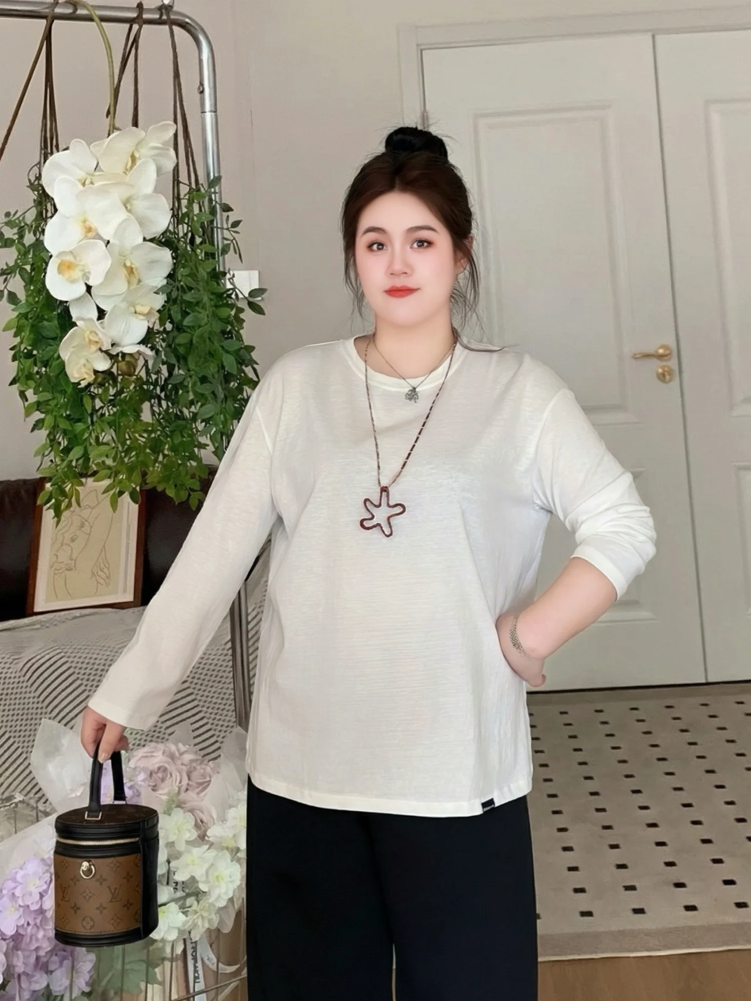 

Весенняя коллекция: Цветная базовая футболка с круглым вырезом, больших размеров, простой крой, стройнящий эффект, универсальный топ, стиль для повседневной носки, длинный рукав, хлопок, пол...