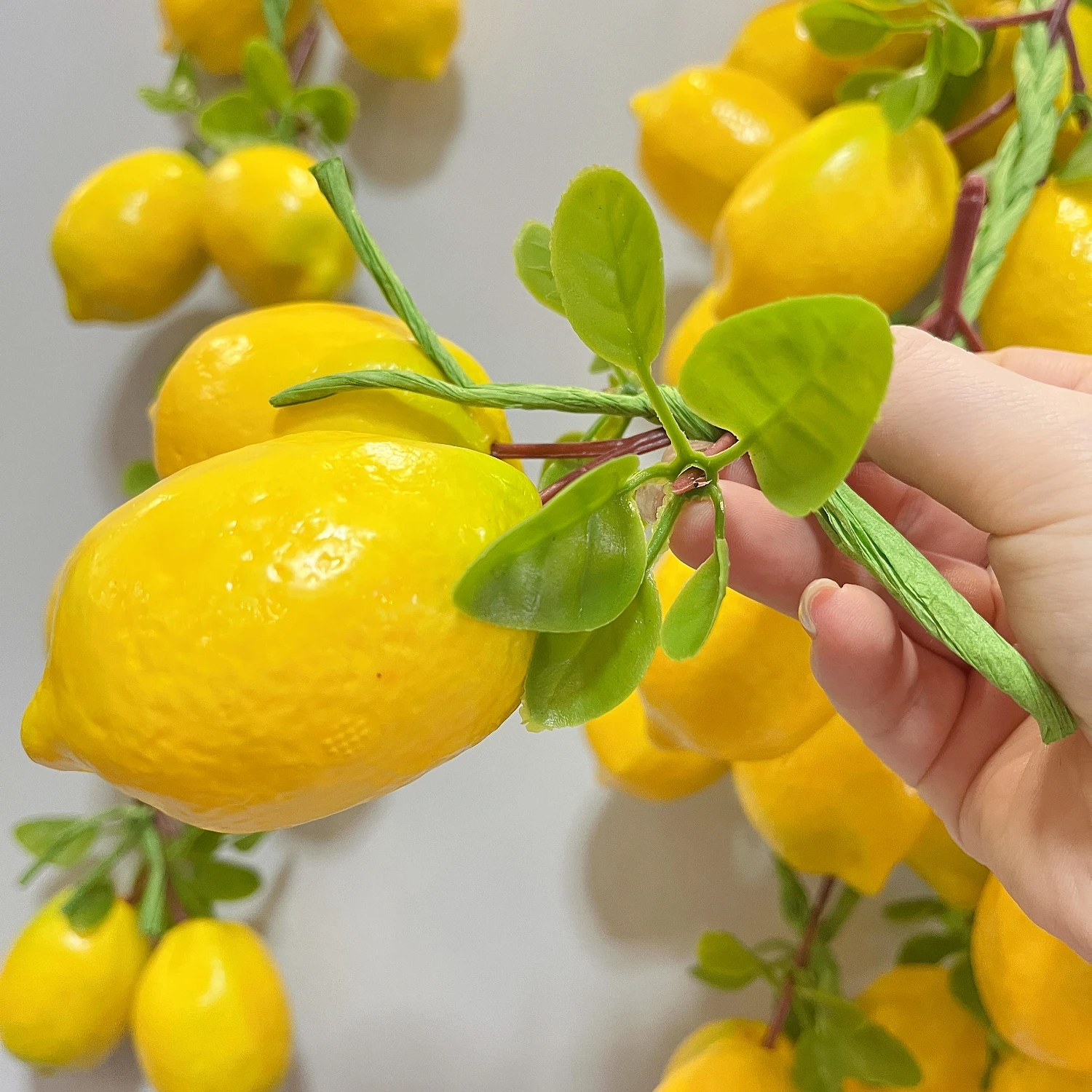 Künstliche Zitronenspieße, realistische simulierte Fruchtmodelle, für Haushaltsvitrinen, Feiertagspartys, hängende Dekorationen im Landhausstil – Detail 4