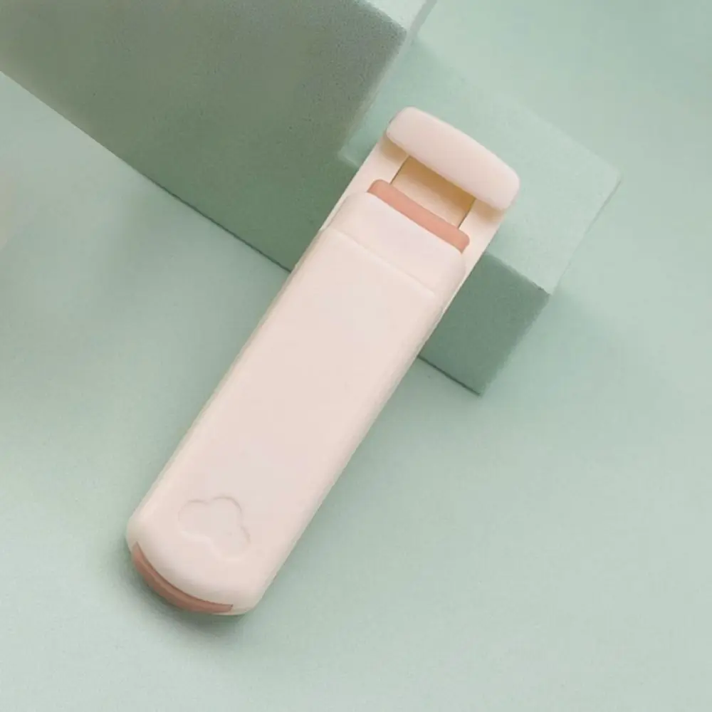 Cute Bear Shape Design Eyelash Styler Wide Angle/partial Plastic Material Convenient Eyelash Curler Cream/pink