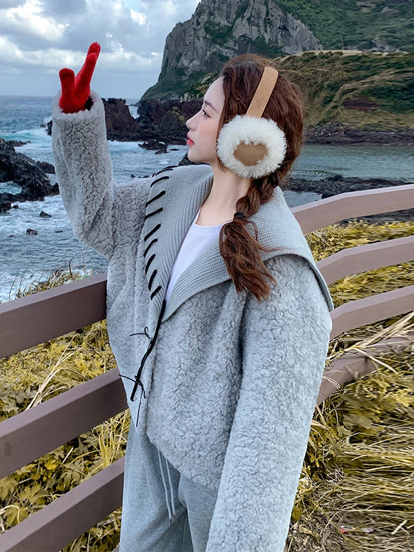 Gebreide wollen jas met marineblauwe kraag, lamswollen voering, warme damesjas, lamsfluweel, rechte snit, winterjas