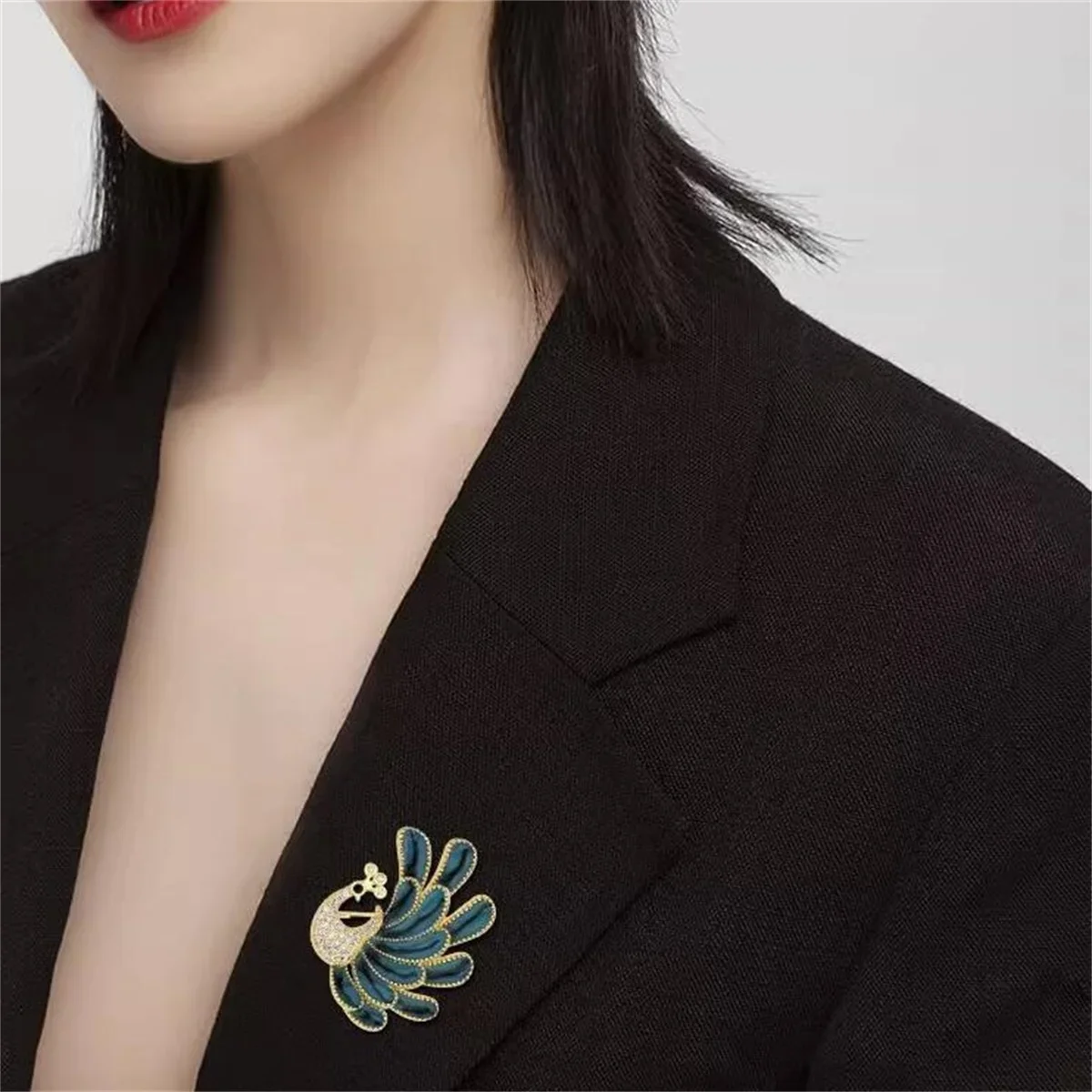 Peacock Brooch Exquisite Retro Pin Luxurious Personality Magnificent Jewelry Accessories Fashionable Party Banquet Charm Gift