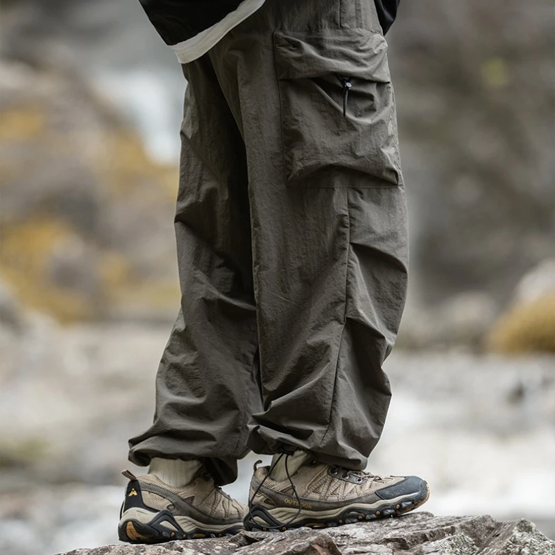 Pantalon d'Extérieur en Denim Fonctionnel avec Grandes Poches à Double Plis, Jean à Jambes Larges au Design Parachutiste, Printemps 2024