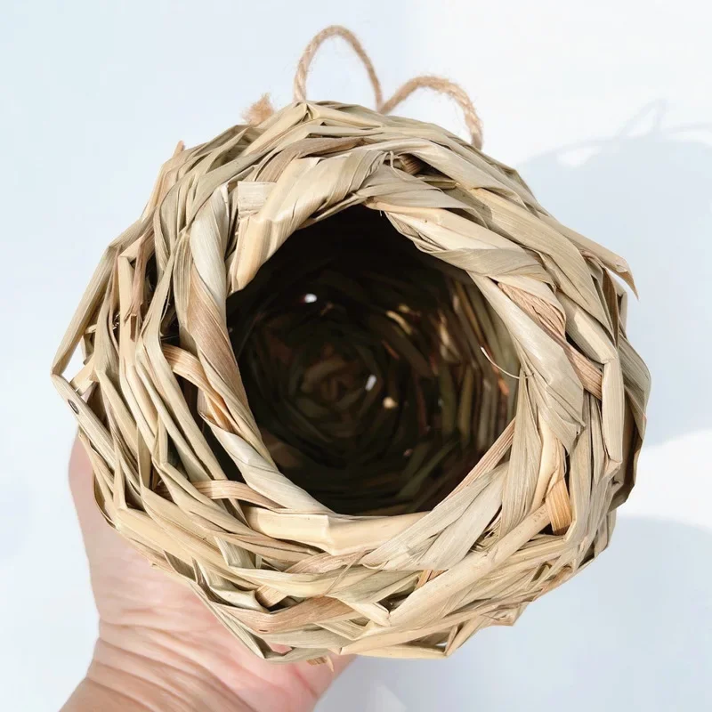 High-quality Forage Hand-woven Hamster Grass Nest Hamster Toy Tunnel Pet Grass Nest Grass House Soft and Skin-friendly