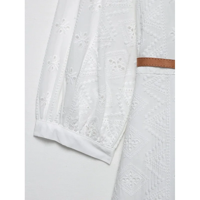 Vestido curto bordado feminino mais branco oco elegante festa mini com cinto moda casual 2025 novo estilo