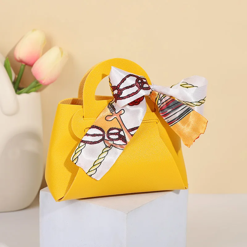 Leather high-end engagement candy gift box women\'s packaging decoration keychain