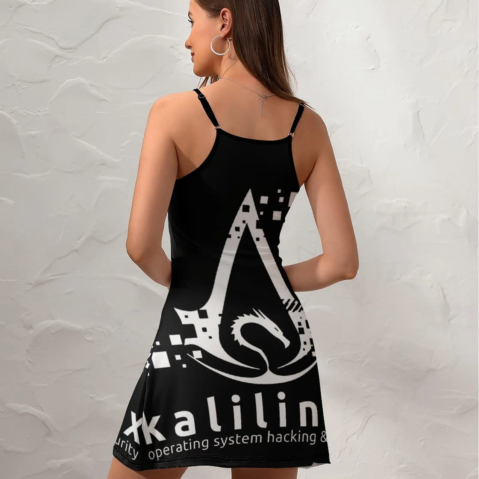 كالي لينكس نظام التشغيل القرصنة والأمن الرسم خمر فستان المرأة مثير المرأة حبال اللباس الفكاهة الرسم كوكتيل