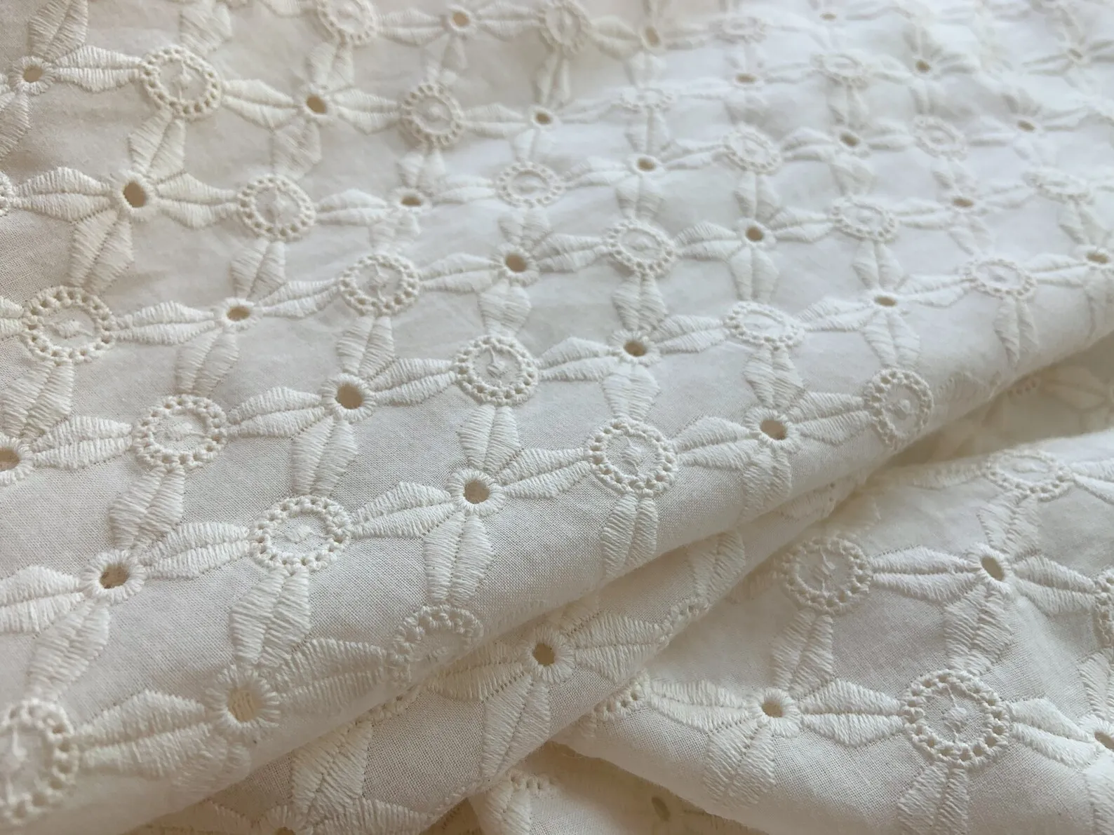 

1 Yard Ecru Cotton100% With Scallops Cloth Embroidered Lace Trim DIY for Dress