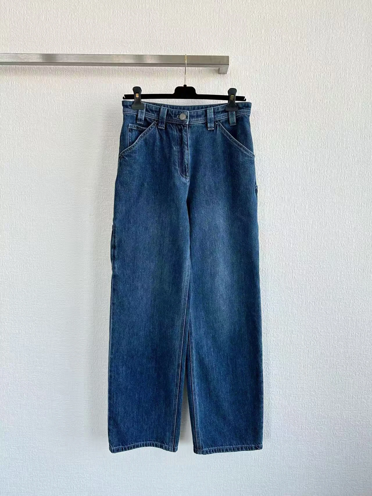 

Luxury brand New Women's Wide-leg jeans with soft, draping fabric and side logo detailing high quality
