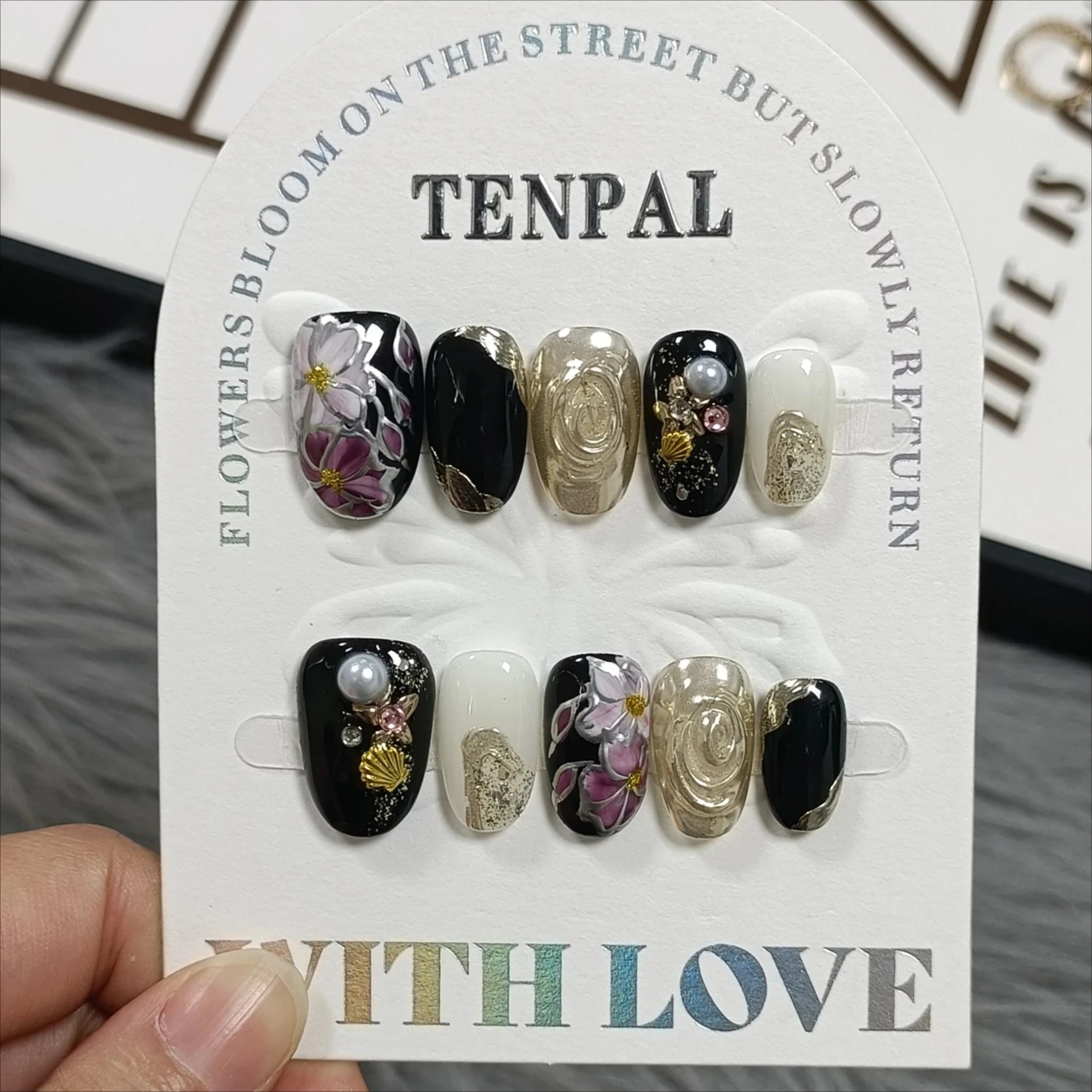 

10Pcs Cat Eye Fake Nails Press on Mini Flowers Acrylic Short Press on Nails Gold Foil Glitter Nail Amber Almond Nails Handmade