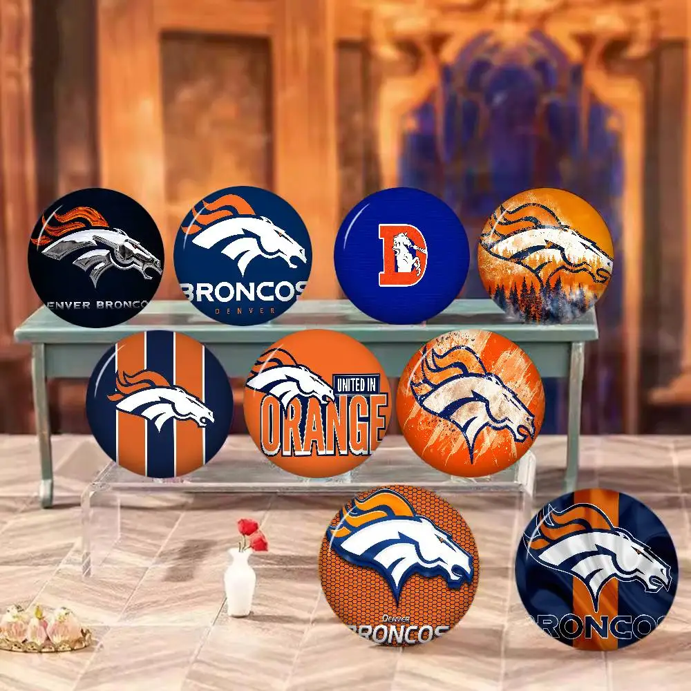 Broches de Anime D-Denver Broncos, Emblema de Desenho Animado Fofo, Pin de Lapela para Jaqueta e Jeans, Acessório de Presente