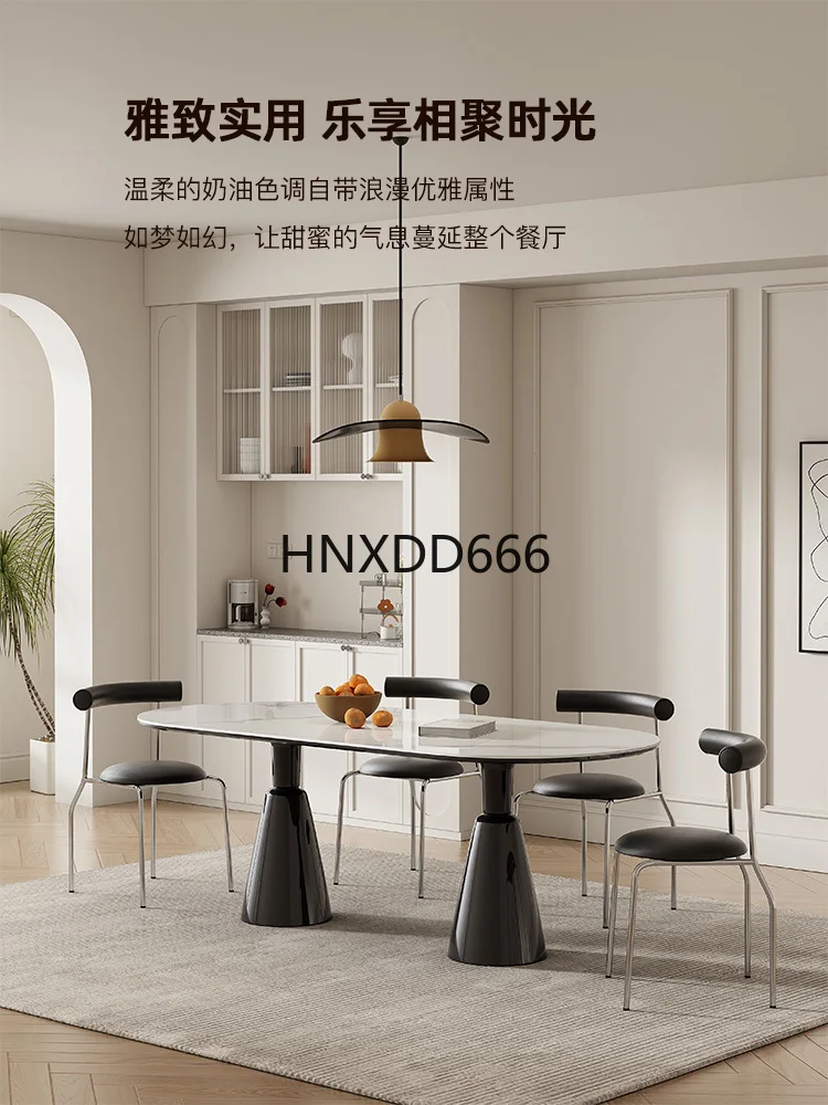 Combinação moderna e minimalista de mesa de jantar e cadeira em ardósia preta