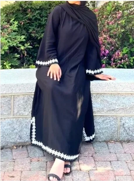 

Мусульманская мода Абая Ближневосточное женское простое платье с расклешенными рукавами Свободное контрастное дизайнерское платье с небольшими разрезами Халат Абая