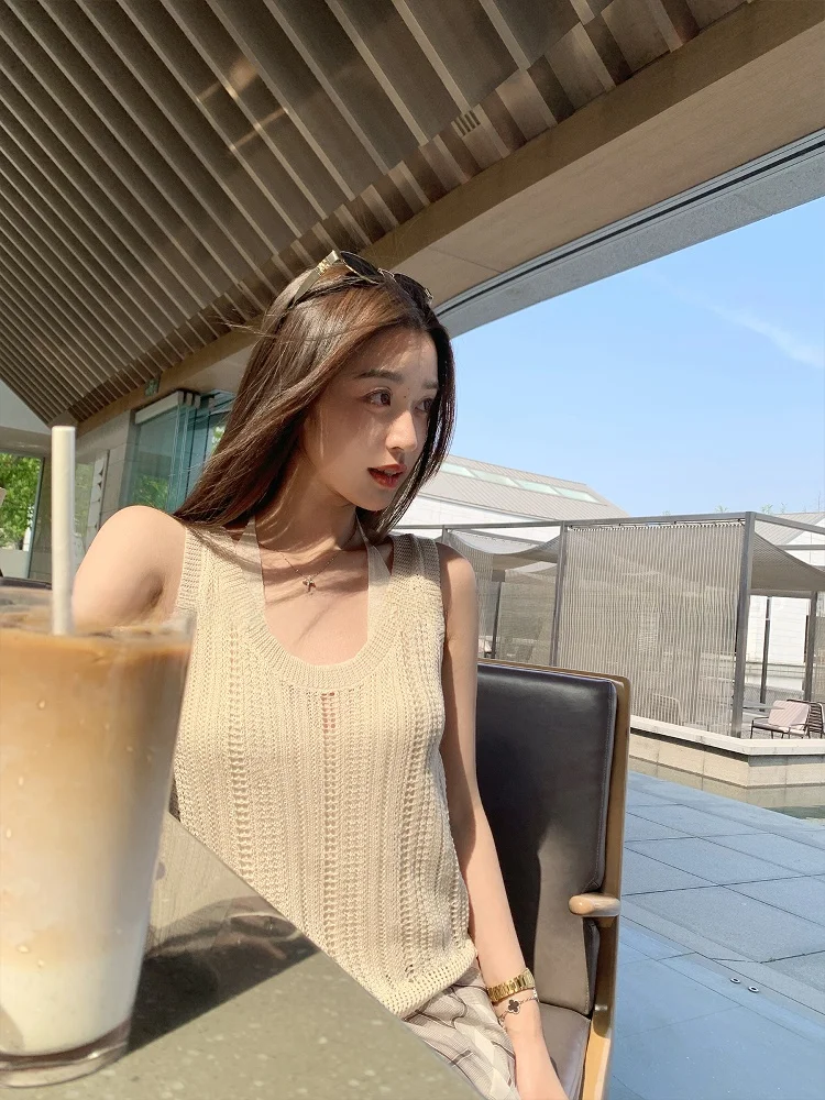 

Вязаный ажурный летний топ для женщин, укороченный жилет с U-образным вырезом, имитация двухслойного жилета, на бретельках, модель Lin2 Heart Stealing Cont...