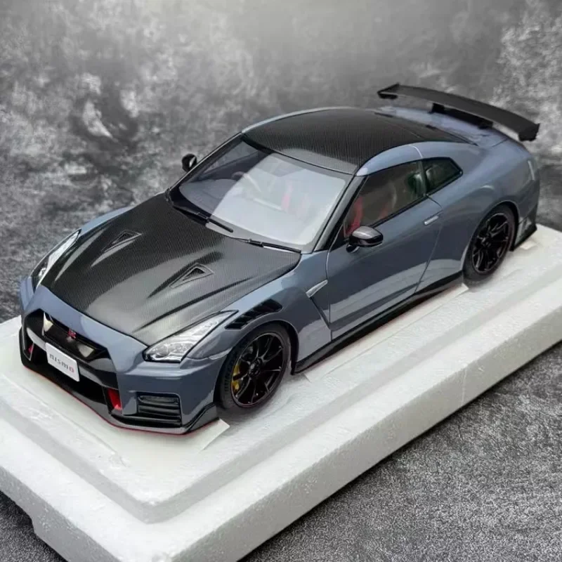 AUTOart 1/18 Nissan GT-R (R35) 2022 alloy simulation model, children's collection of decorative toys, holiday gifts for friends.