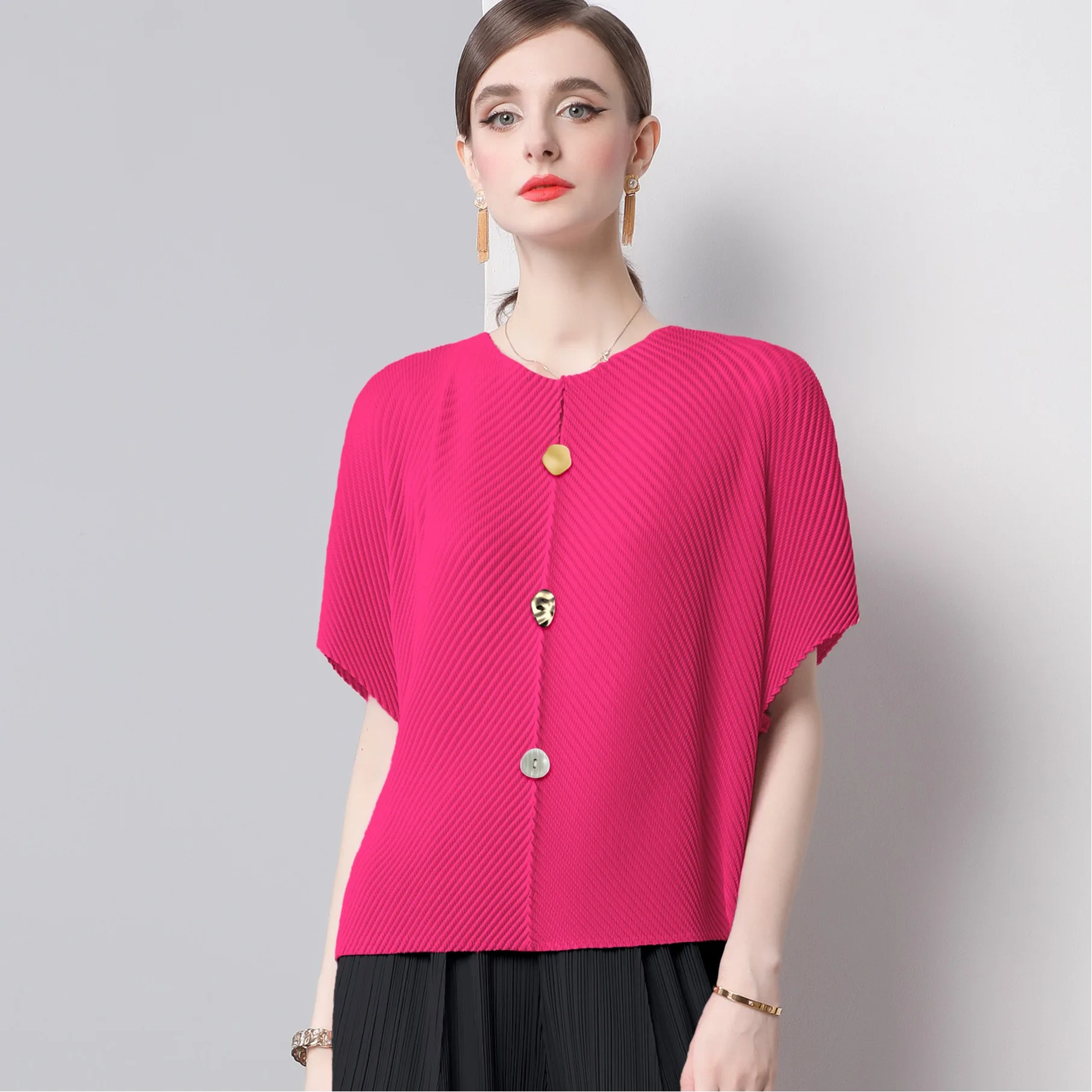 

Женская свободная футболка с плиссировкой и узором «Дракон», декорированная пуговицами, универсальная, больших размеров, летняя, однотонная