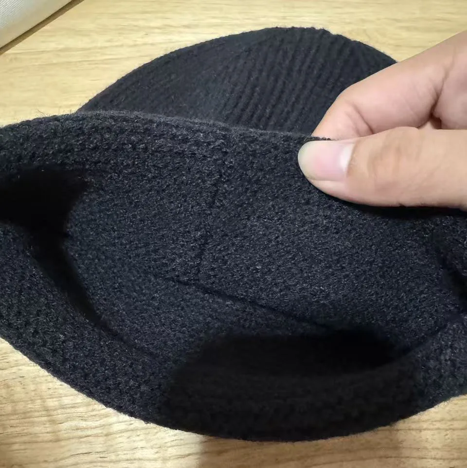 Women's Warm Knitted Beanie Hat Black Soft Stretchy Winter Skullcap with White Scallop Edge Cuffed Thermal Outdoor Cap