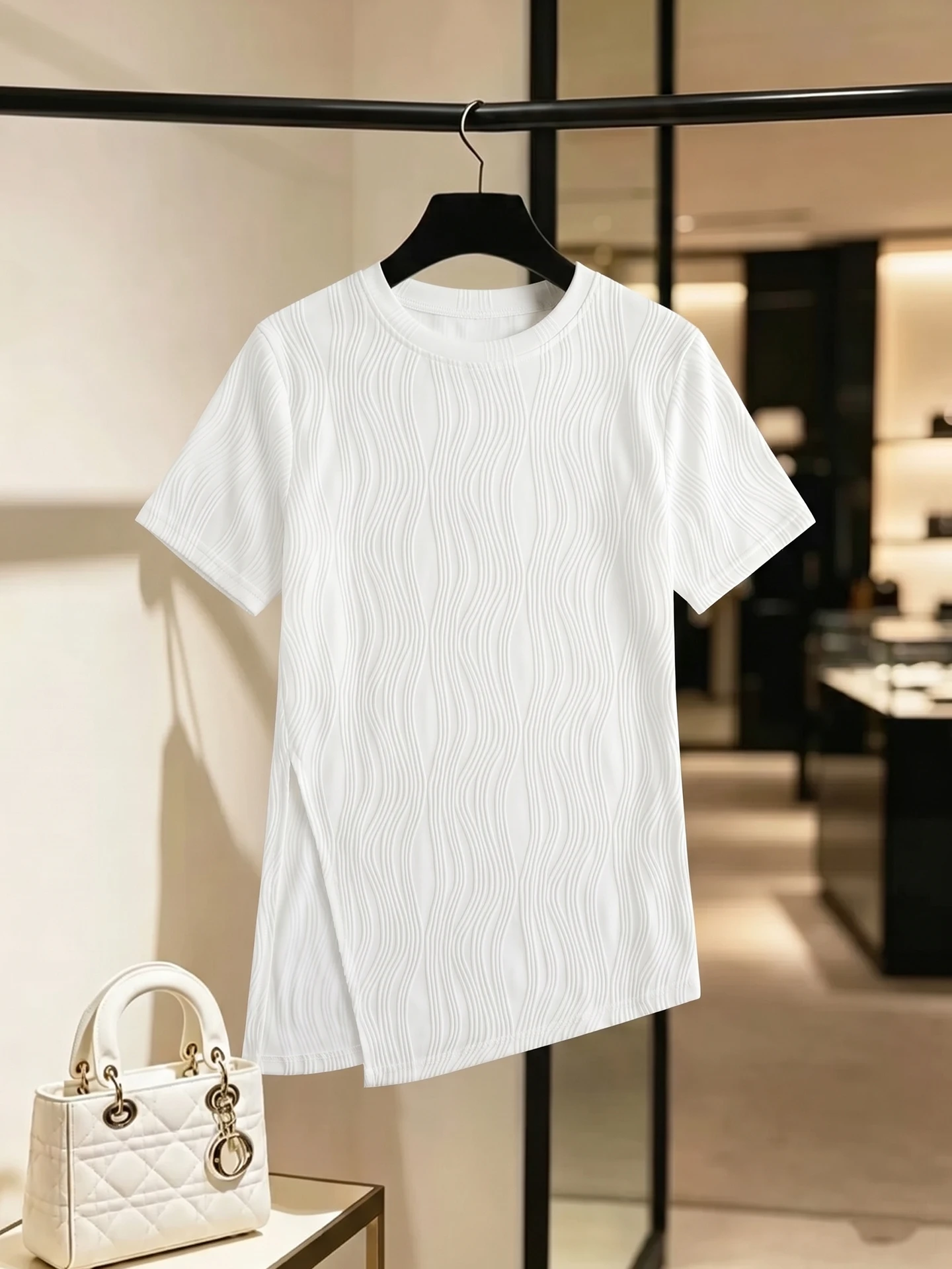 

Minimalist Style Short Sleeve Slim Fit round Neck T-Shirt Elegant Chic Summer Fashionable Top with Slit Design Versatile Casu...