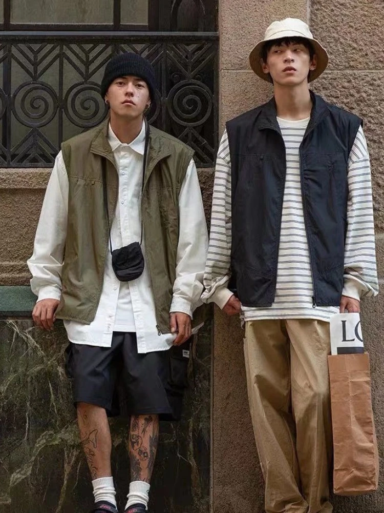 

Men's Spring Autumn Outdoor Vest Lightweight Quick-Drying Jacket with Collared Neck Loose Cargo Workwear for Active Lifestyles