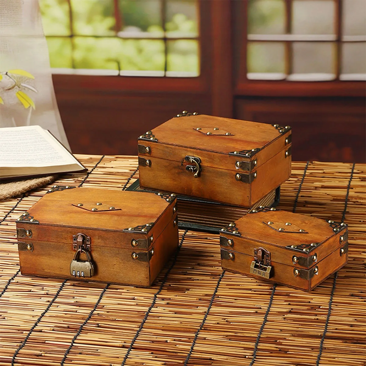 

Vintage Wooden Storage Box Container with Hinged Lid Front Clasp, Keepsake Box, Rustic Wood Boxes for Crafts Art Home Decoration