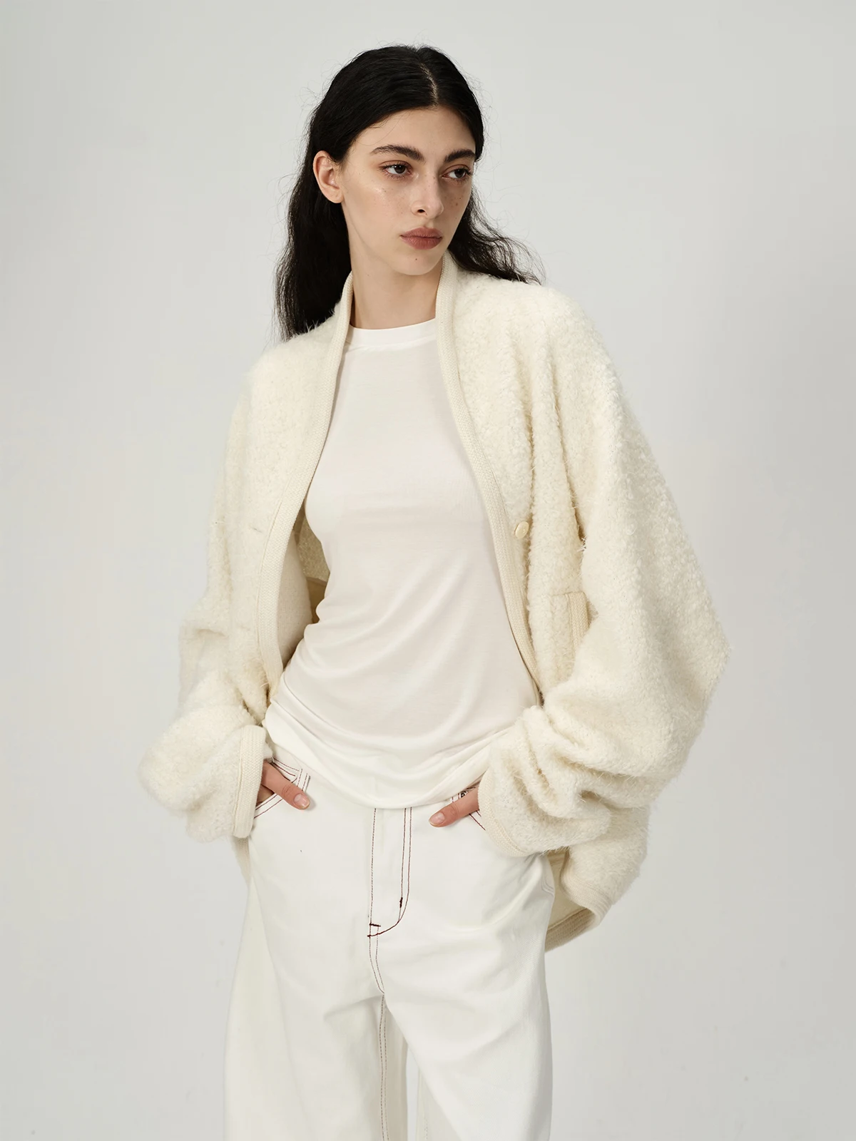 معطف فرو كاجوال من الصوف على شكل شرنقة كبيرة الحجم مكشوف الكتفين