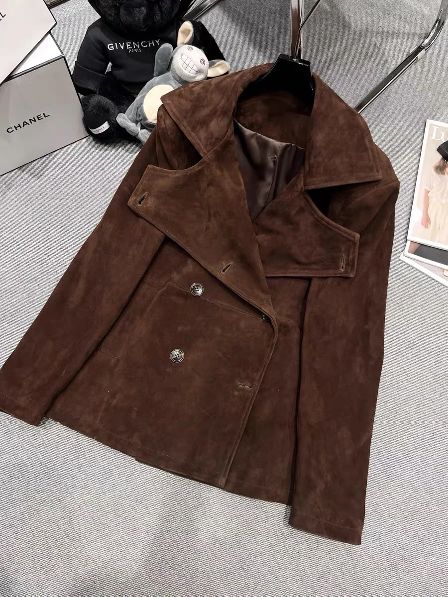 سترات ريترو كبيرة بياقة على شكل طية صدر السترة من جلد الغزال من جلد الغنم مزدوجة الصدر للنساء عصرية ناعمة متوسطة الطول ملابس خارجية نسائية