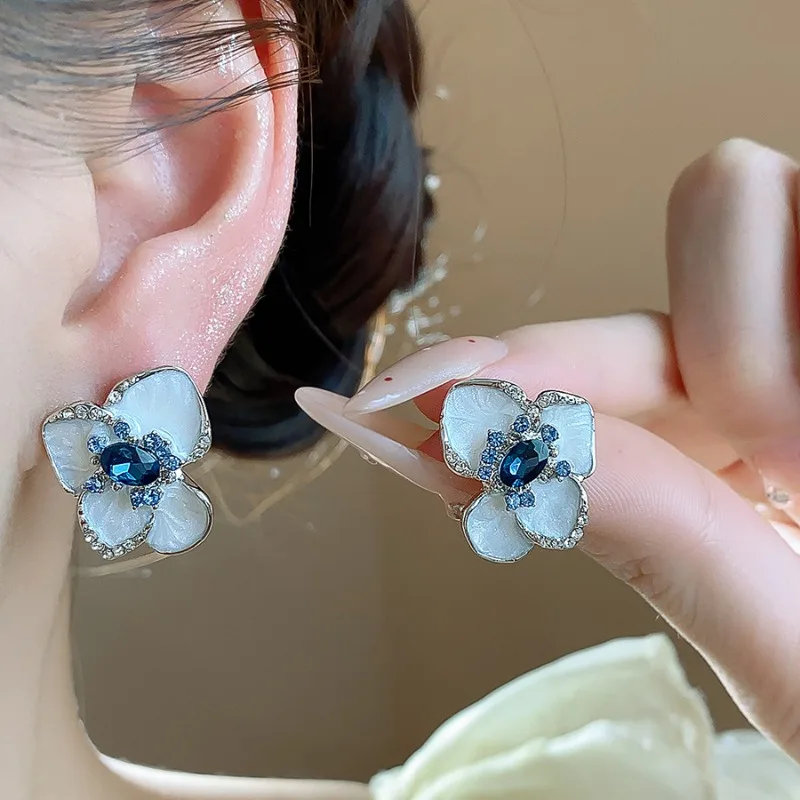 Elegant Enamel Flower Stud Earrings for Women Inlaid Blue Rhinestones Ear Studs Daily Office Banquet Fashion Jewelry K