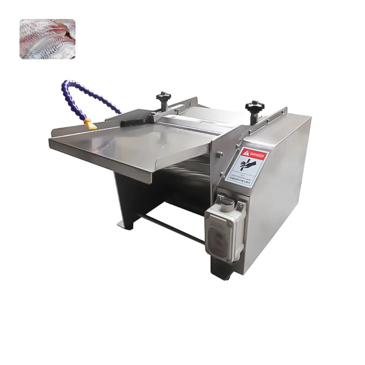 Fish processing machine, fish peeling machine, small fish peeling machine