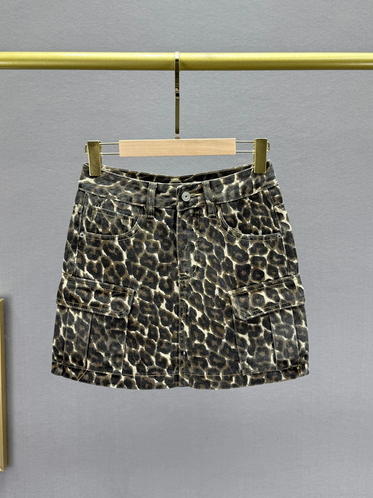 

Джинсовая юбка с высокой талией, облегающая, женская, короткая, весна-осень, новая, с леопардовым принтом, в стиле Гонконг, с запахом