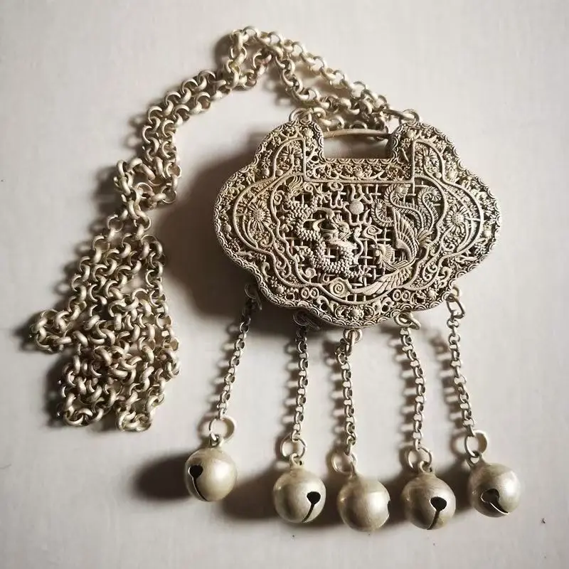 Hot Selling Vintage hollowed out Tibetan silver dragon and phoenix shaped auspicious silver button lock double-sided