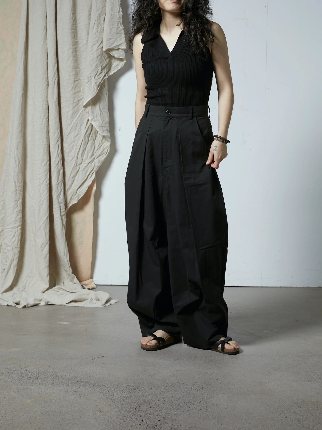 

Tendblank Wool V-Ne Svel Turn-down Collar Silk Blend Knitted Rib Texture Vest Summer 2024 Faion Ladies Vest