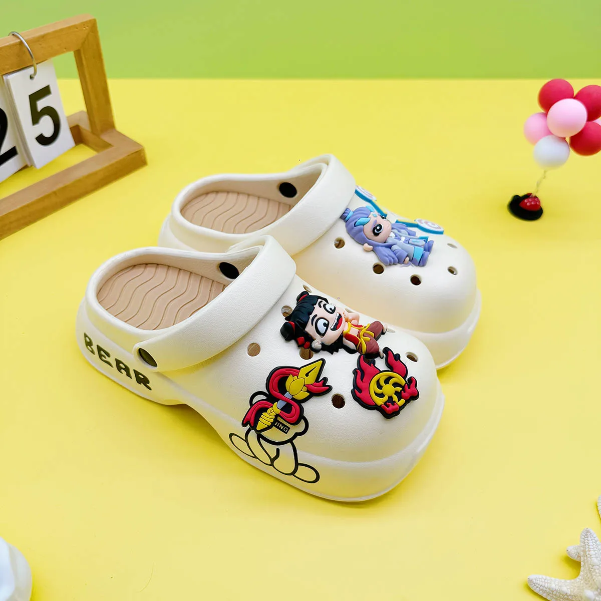 Nezha Bing Baru Sandal Anak Laki-laki dan Perempuan Keluarga Modis dan Serbaguna Eva Bakiak Musim Panas Anti-selip Sol Lembut E05