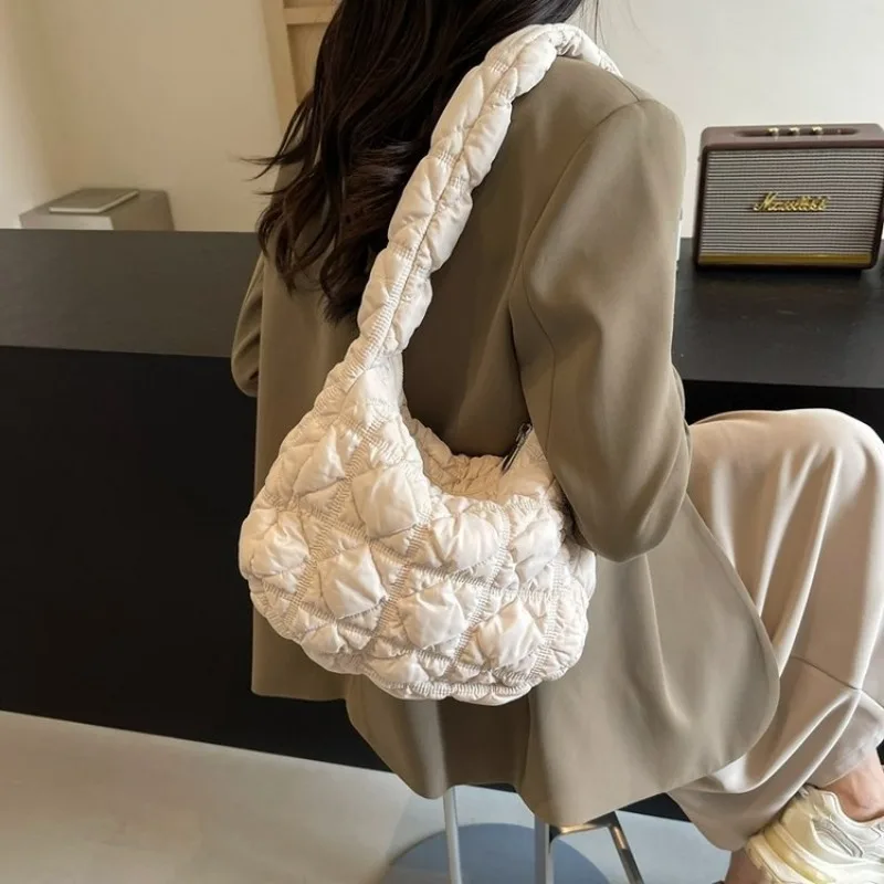 

Gorgeous One Shoulder Versatile Crossbody Retro Work Travel Stylish Handbag Suitable On A Museum Visit