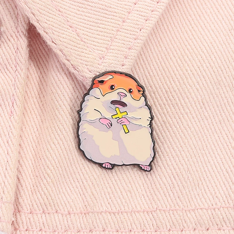 Lindo hámster gritando con una Cruz, Pin esmaltado, broche de Metal de animales de dibujos animados, mochila de solapa, joyería divertida, regalos para niños y amigos