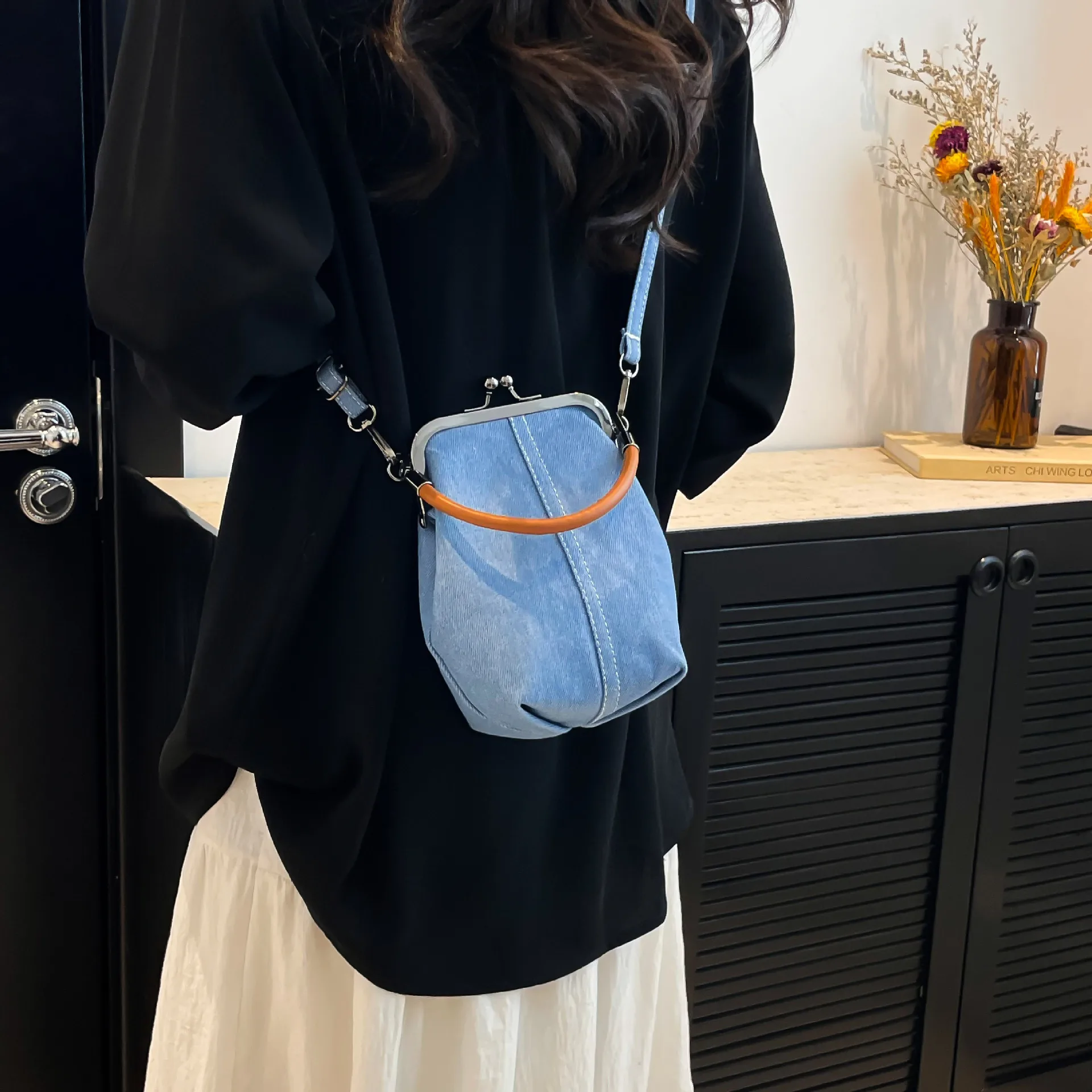 Three Tone Washed Denim Kiss Lock Mini Bag Leather Handle Portable Crossbody Bag Daily Shopping Casual Women Phone Pouch
